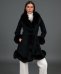 Cappotto in montone scamosciato nero con collo in volpe