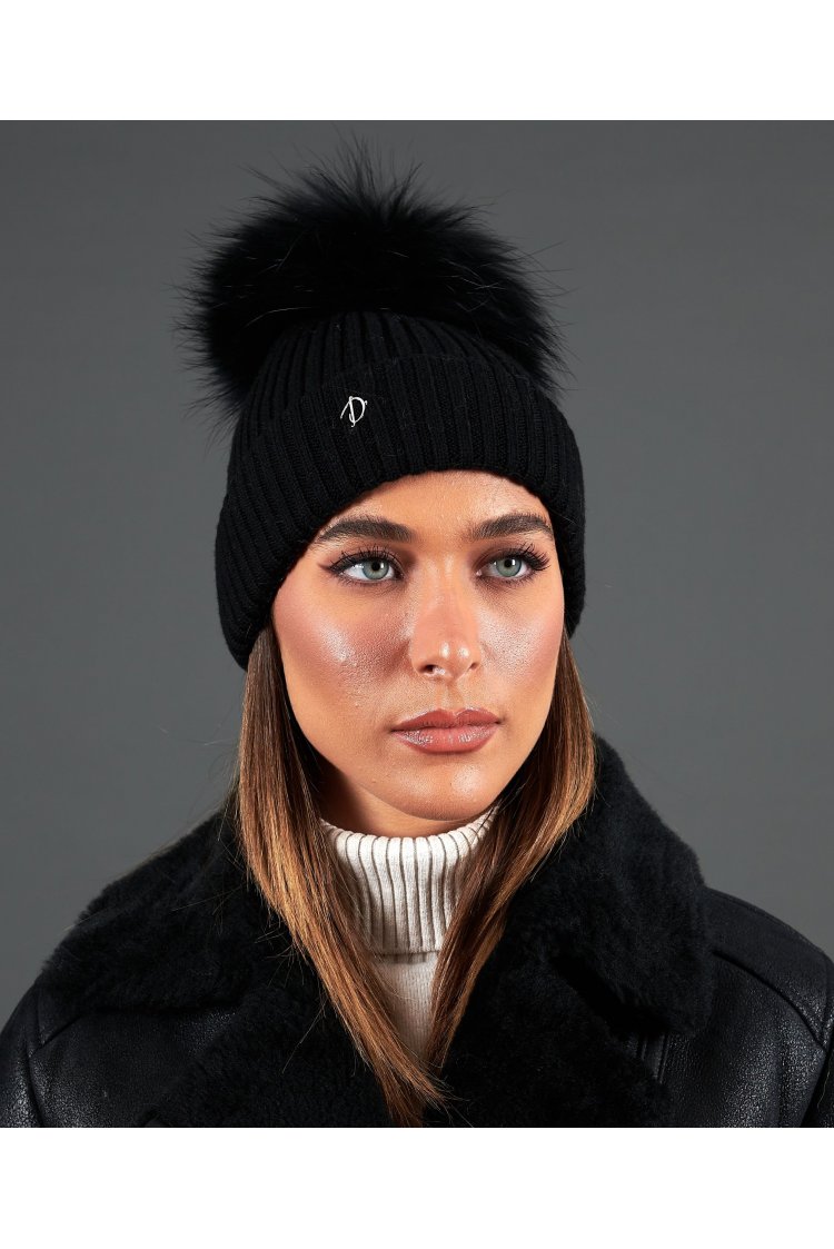 Bonnet en laine noir avec pompon en fourrure noir
