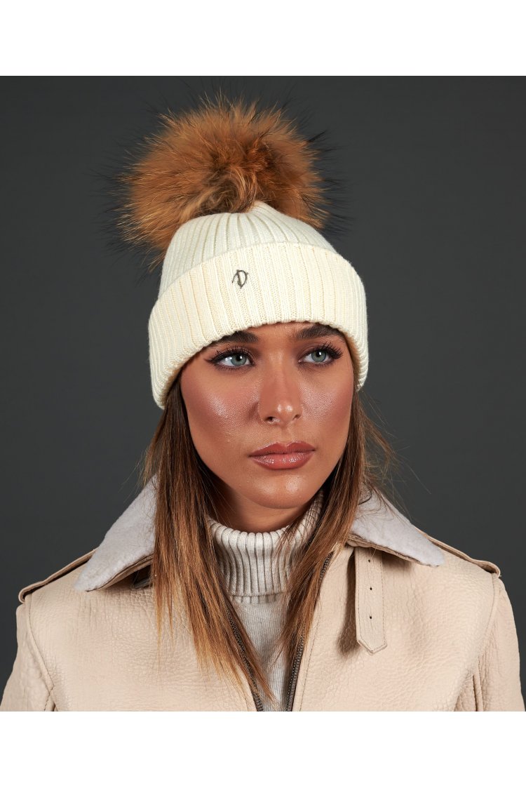 Bonnet en laine crème avec pompon en fourrure naturelle