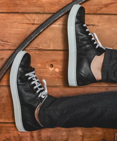 Sneakers cuir noir à imprimé vipère pour homme