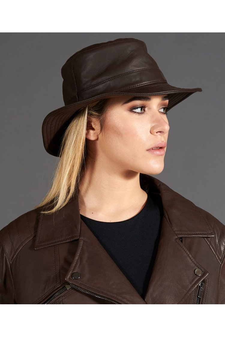 Chapeau cuir marron foncé pour femme casquette bob cuir lisse 