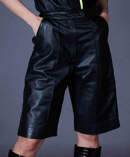 Pantalon cuir plongé noir shorts avec bord-côte vert fluo